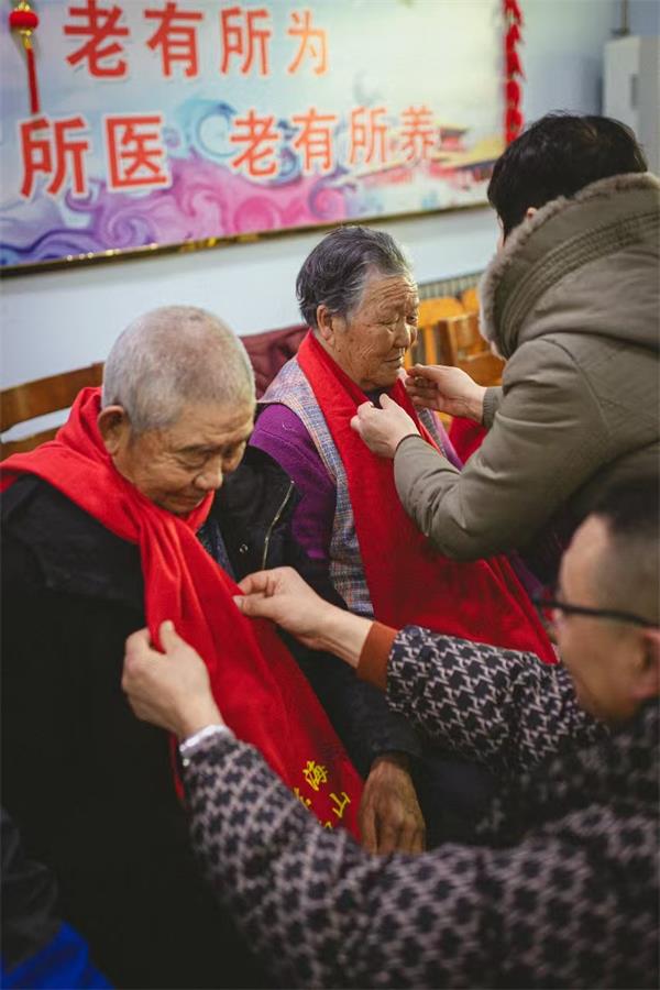 新泰甫敬老院 温暖相伴 乐享天伦